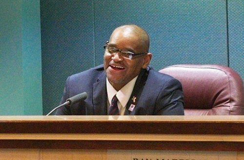 Former mayor and councilman, Eddie Neal, says he's running for Kings County Supervisor.